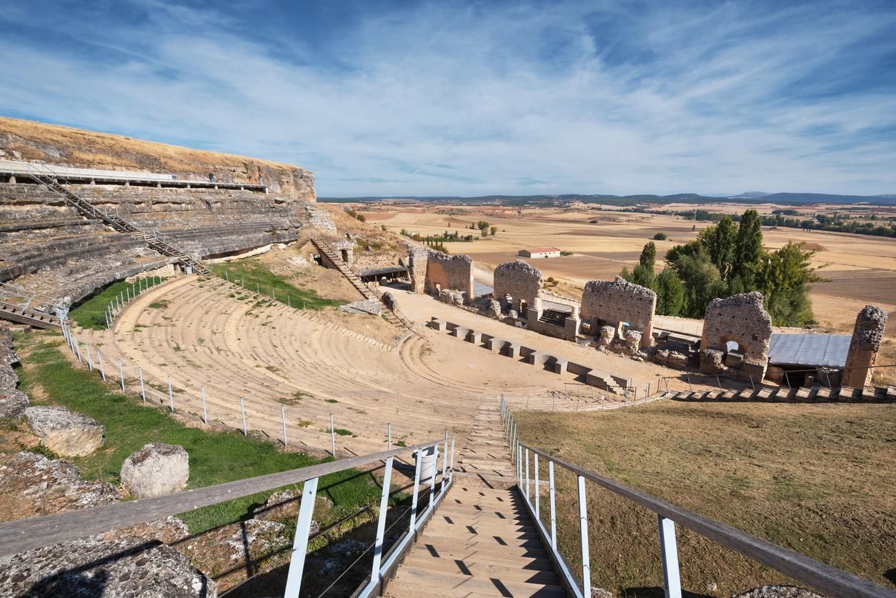 El Teatro Romano de Clunia Sulpicia sobre la meseta de Burgos