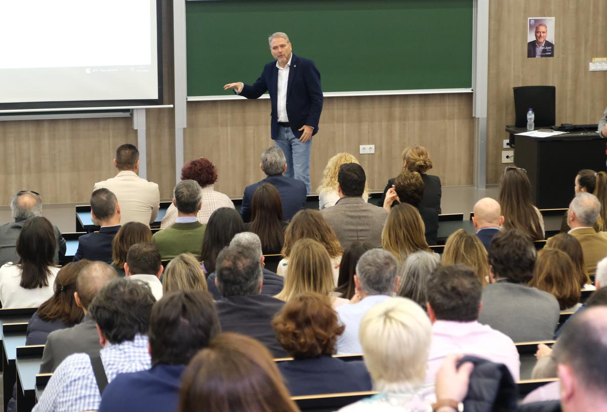 Juan José Ruiz durante la presentación de su candidatura.