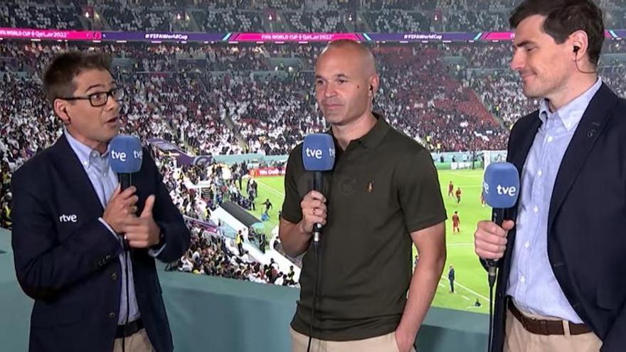 Iker Casillas y Andrés Iniesta comentando los partidos del Mundial de Qatar en TVe