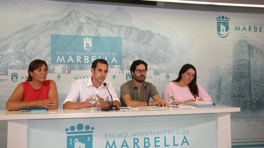 Miguel Díaz y Javier Lima (en el centro) presentaron los datos.