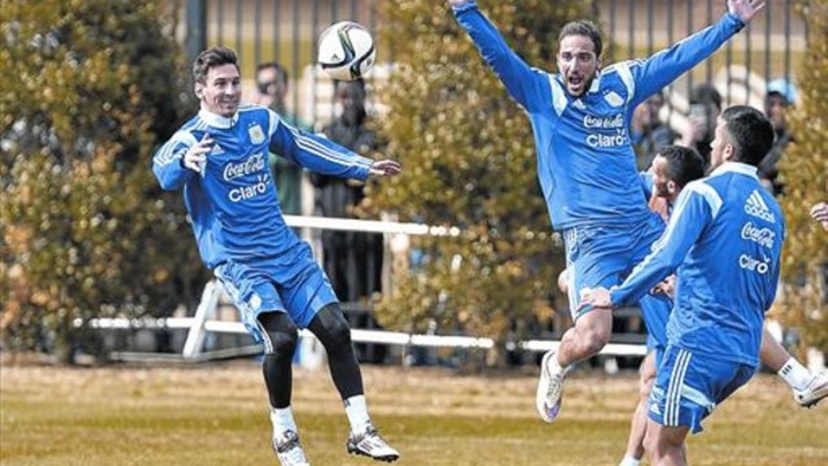 Messi, en un momento del entrenamiento de ayer de la selección argentina en el campo de la Universidad de Georgetown, en Washington.