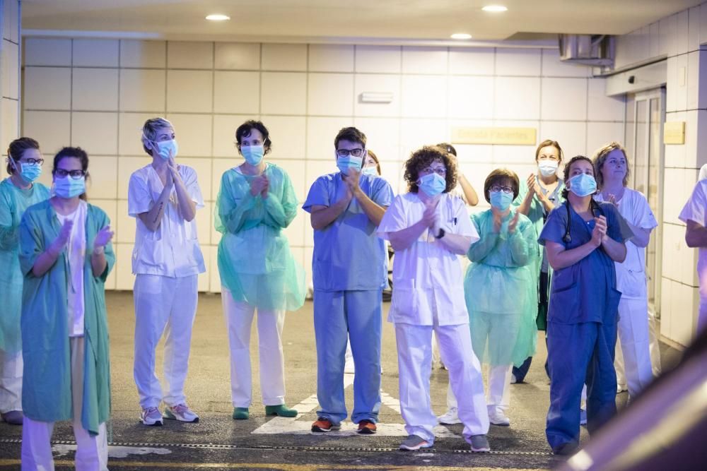 Homenaje de la Policía al personal sanitario en el