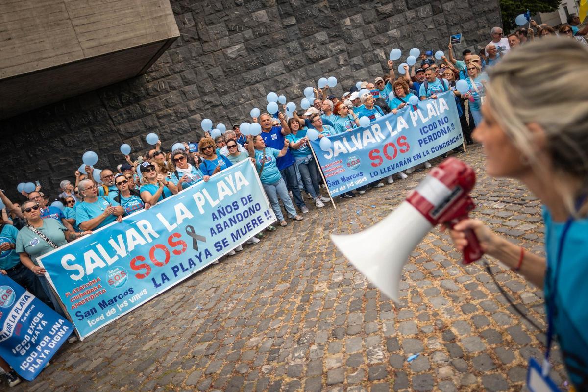 Manifestación de la plataforma ciudadana SOS Playa de San Marcos