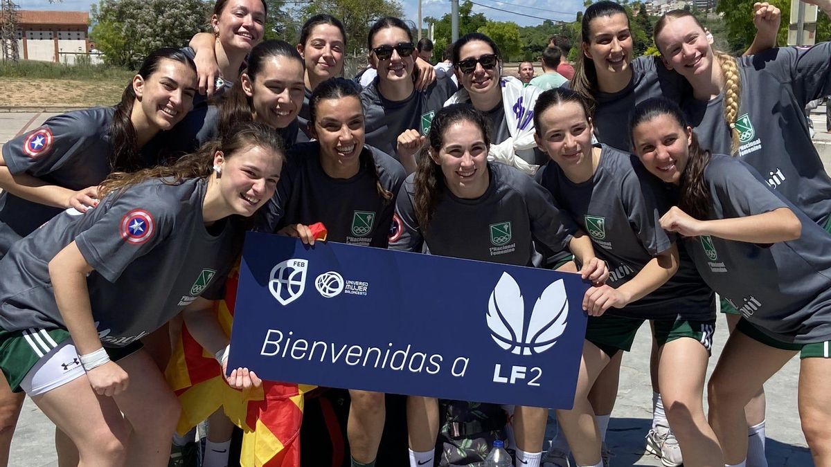 El Stadium Casablanca de baloncesto celebrando el ascenso a Liga Femenina 2.