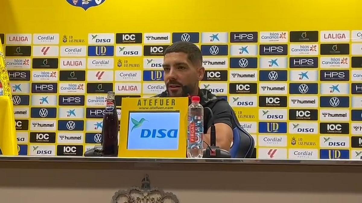Álex Suárez, jugador de la UD Las Palmas, en rueda de prensa este jueves.
