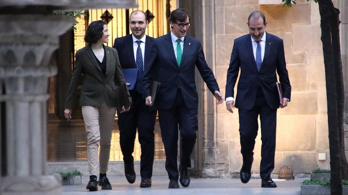 El president de la Generalitat, Salvador Illa, con los consellers Núria Parlon, Ramon Espadaler y Albert Dalmau, en la reunión del comité de seguridad