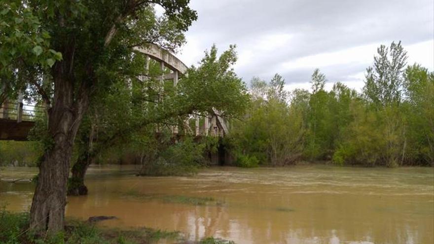 La CHE rebaja la alerta y no prevé grandes riadas en la provincia