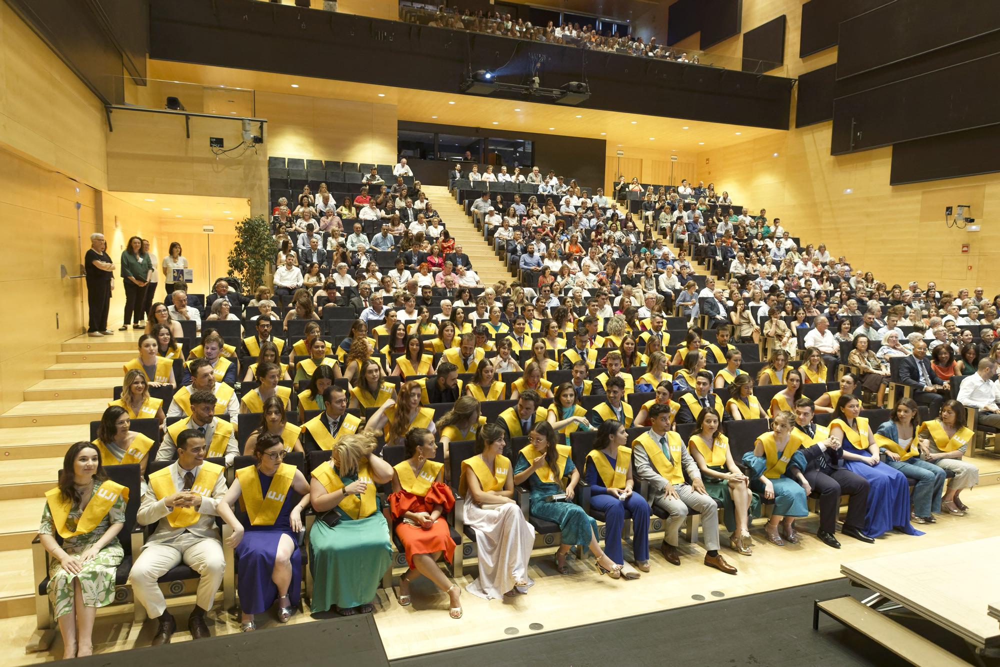 La UJI gradúa a 102 estudiantes de Enfermería y 81 de Medicina