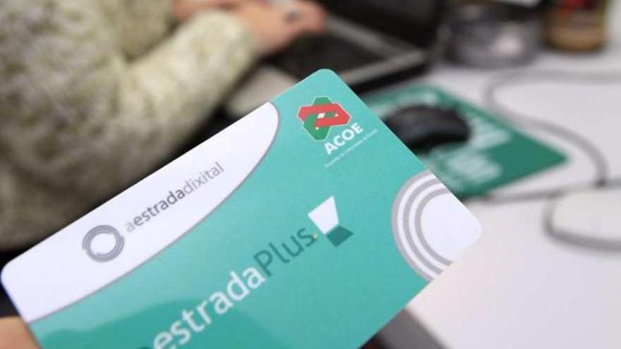 La tarjeta de fidelización puede entregarse en 40 tiendas para acumular puntos.  // Bernabé/Cris M.V: