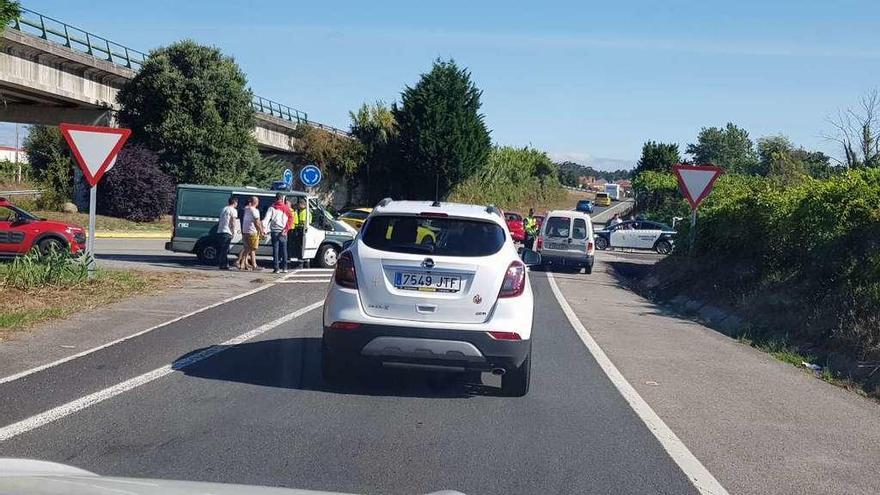 Uno de los controles de alcoholemia y drogas; ubicado en Corvillón (Cambados) el domingo. // FDV