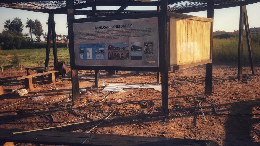 Vándalos destrozan la glorieta &#039;Aula Oberta&#039; de la playa de Moncofa