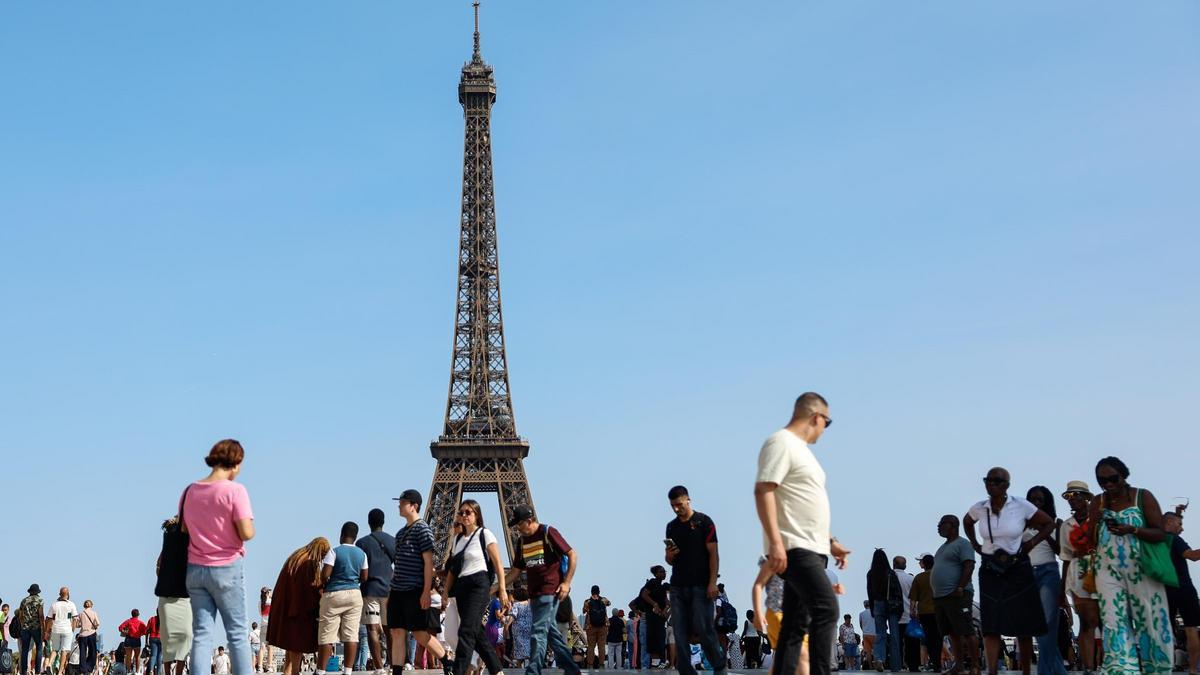 Fransa'da benzeri görülmemiş bir sıcak hava dalgası, Paris'teki bir spor müsabakasında bir kişinin ölümüne neden oldu