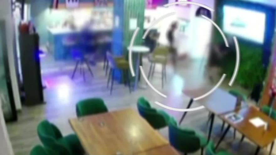Polémica en una catedral alemana por un espectáculo con pollos crudos en pañales
