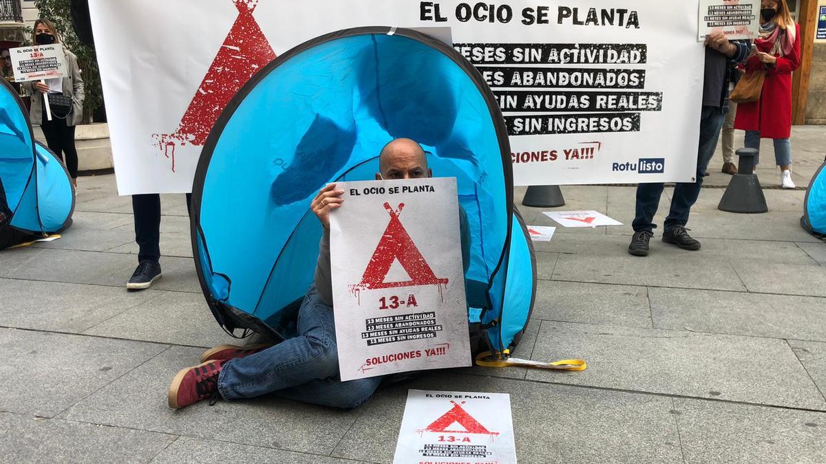 Uno de los participantes en la acampada