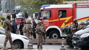 Militares en la zona del atentado, en Ankara, el pasado domingo.