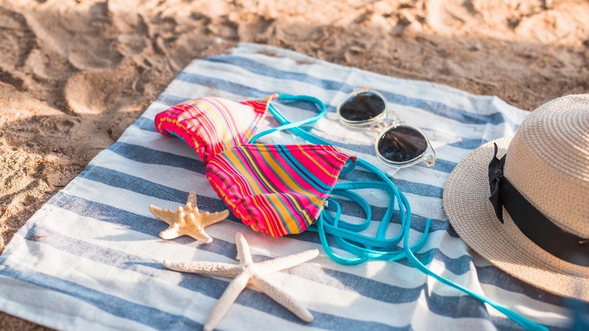 Cinco toallas que querrás llevar a la playa o a la piscina hoy mismo