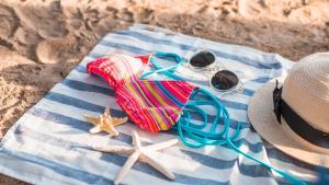 Cinco toallas que querrás llevar a la playa o a la piscina hoy mismo