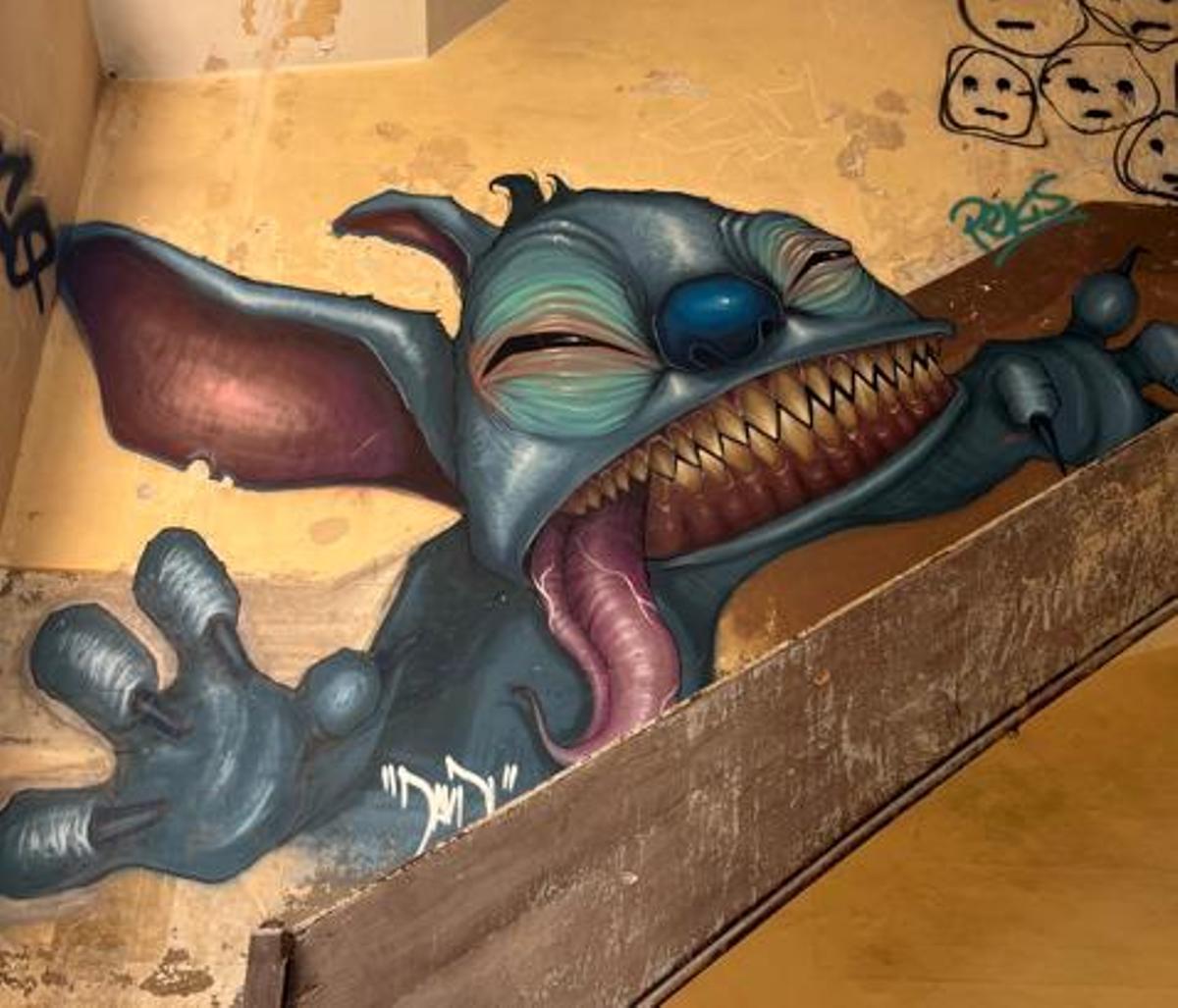 Un graffiti en el interior de la torre.