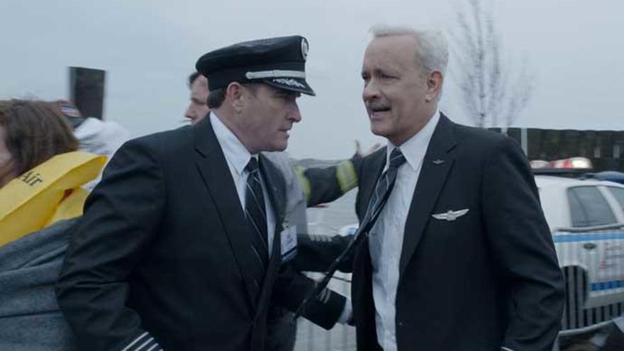 Tom Hanks interpreta al piloto que con su pericia evitó un desastre.