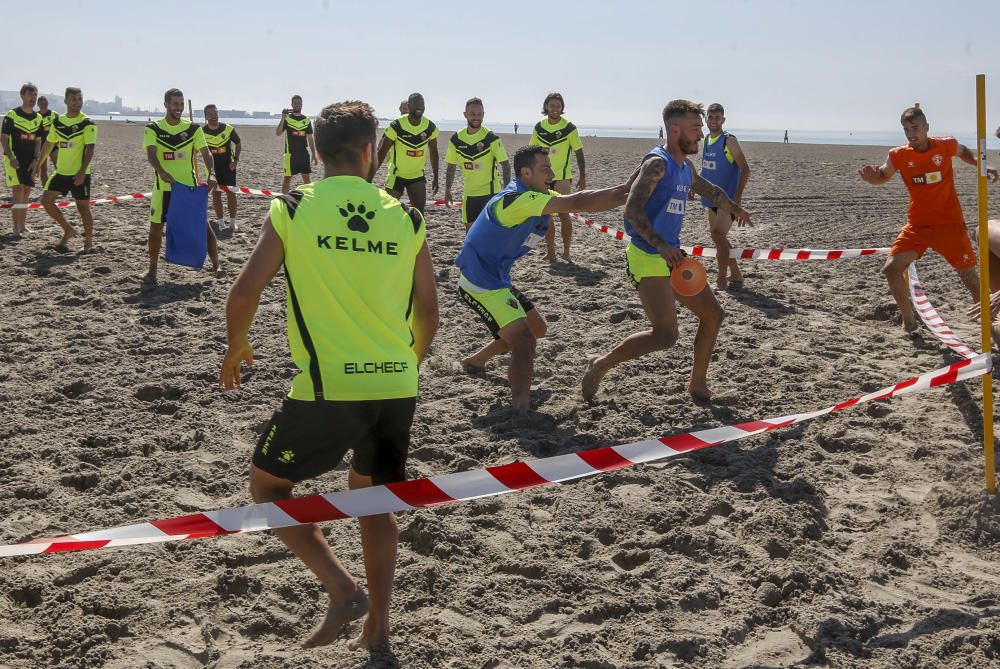 El equipo ha llevado a cabo una distendida sesión de trabajo a la orilla del mar con la única ausencia de Manuel Sánchez