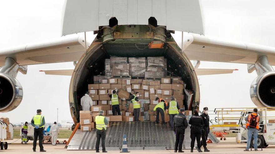 Avión con material sanitario.