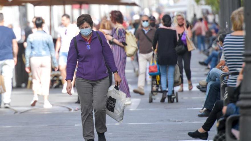 Canarias registra nueve fallecidos con Covid y 1.240 nuevos casos