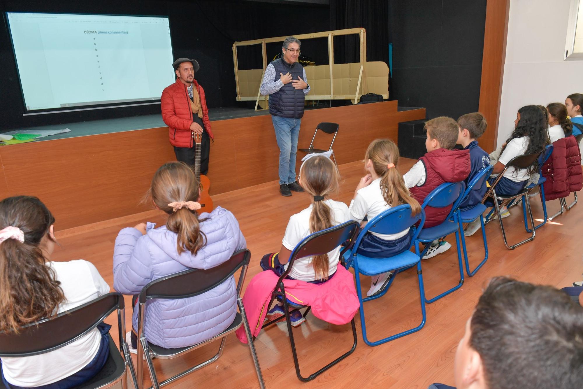 La Escuela de Verseadores de Ingenio enseña a los escolares del colegio Doctor Espino Sánchez