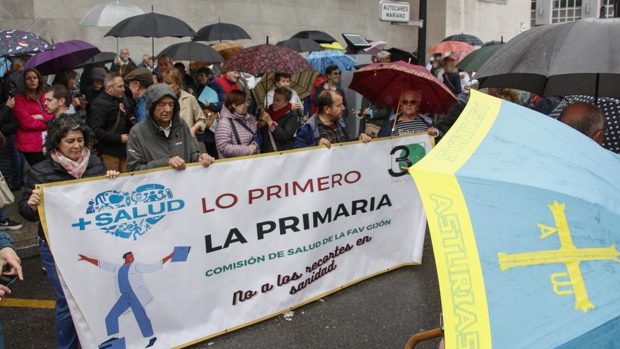 Vídeo: Decenas de gijoneses claman en defensa de la sanidad pública