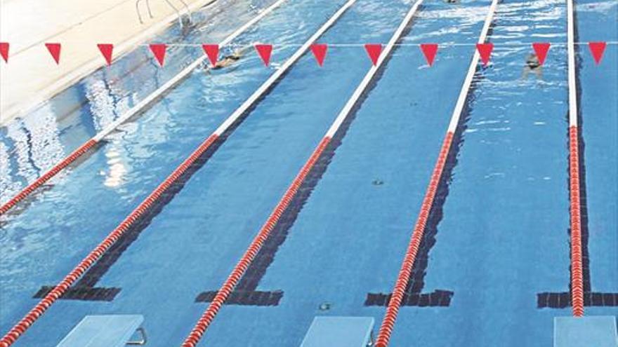 La Diputación basa en informes de los técnicos el futuro de la piscina