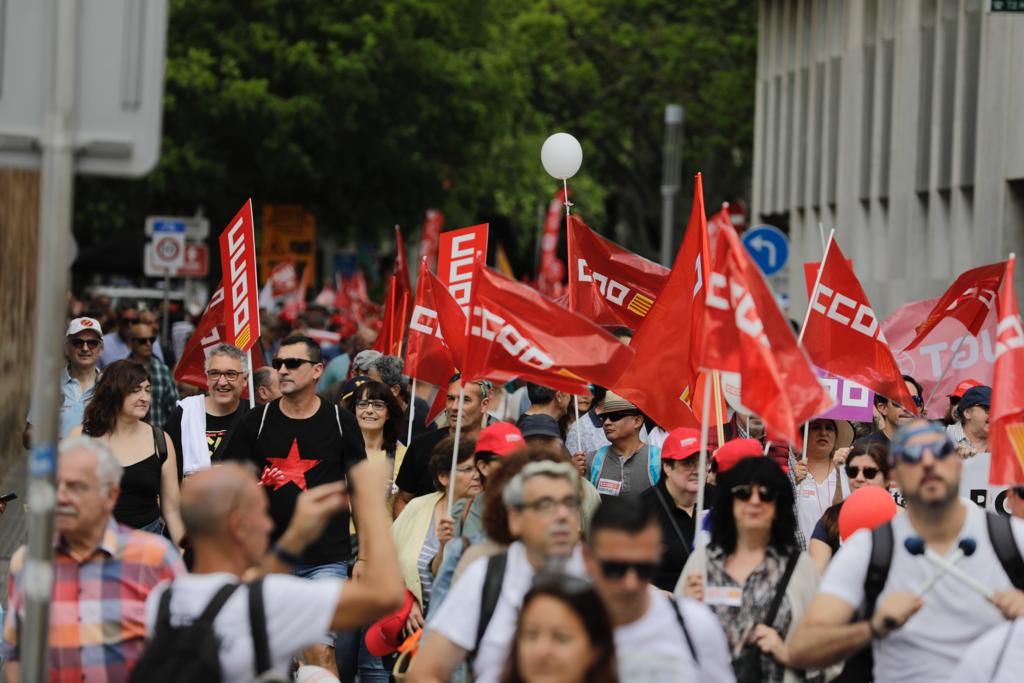 Cerca de mil personas salen a la calle por el Primero de Mayo