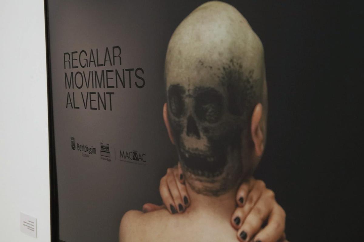 La sala expositiva de Villa Elisa, en Benicàssim, acoge una muestra colectiva con fondos del Museu de Vilafamés.