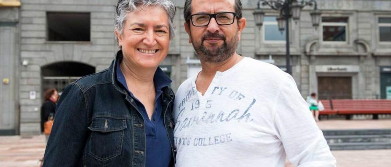 Carmen Jiménez y Carlos Rivera, en la plaza de la Escandalera.