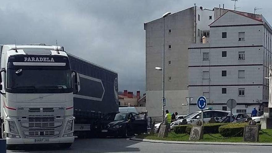 La Policía Local acudió al lugar del accidente. // Gustavo Santos