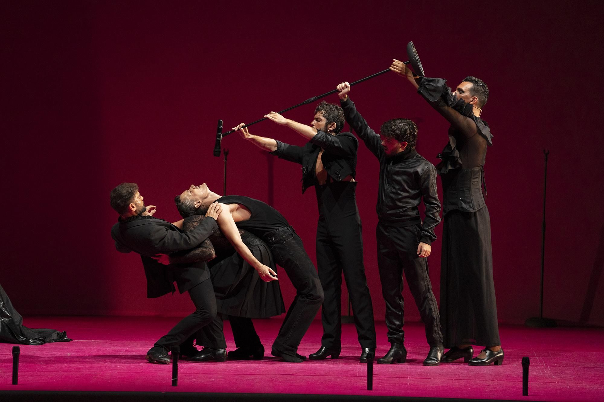 Fotogalería | 'Muerta de amor', de Manuel Liñán en la Bienal