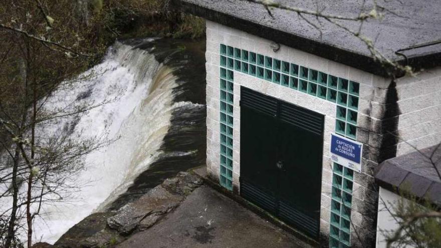 Estado que presentaba ayer el río a su paso por la captación de Catasós. // Bernabé/Luismy