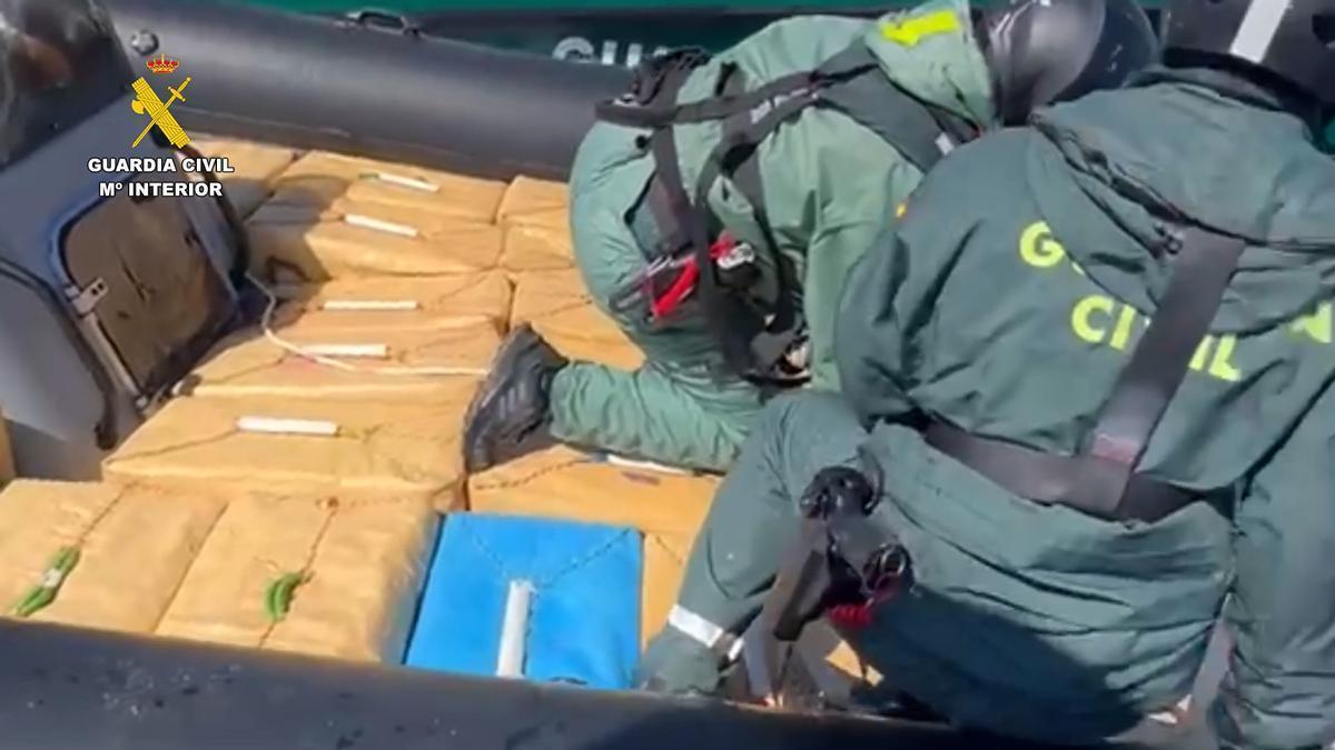 HACHÍS GOLFO DE CÁDIZ | La Guardia Civil detiene a cuatro narcos y se incauta de 5.000 kilos de droga