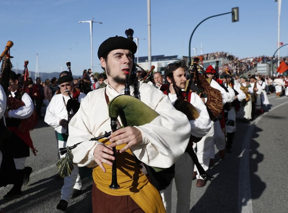 La representación de la Reconquista de Vigo vuelve a abarrotar las calles del Casco Vello de miles de vigueses