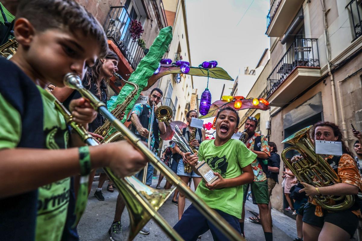 La calle Progrés se ha proclamado ganadora del concurso de decoraciones de la Fiesta Mayor de Gràcia de este año 2023. En esta ocasión, la temática en la que han trabajado los vecinos ha sido la película Bichos, bajo el nombre de Formigres.