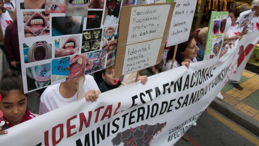 Protesta de los afectados de iDental