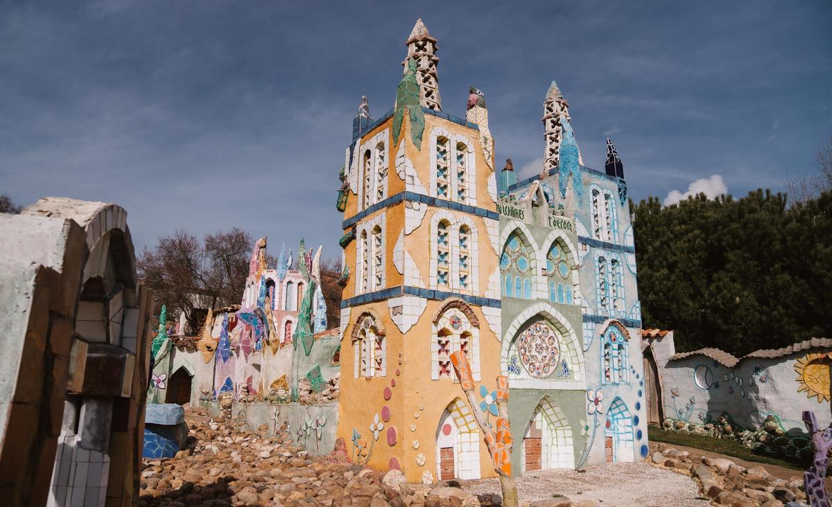 El pueblo que construyó un hombre solo