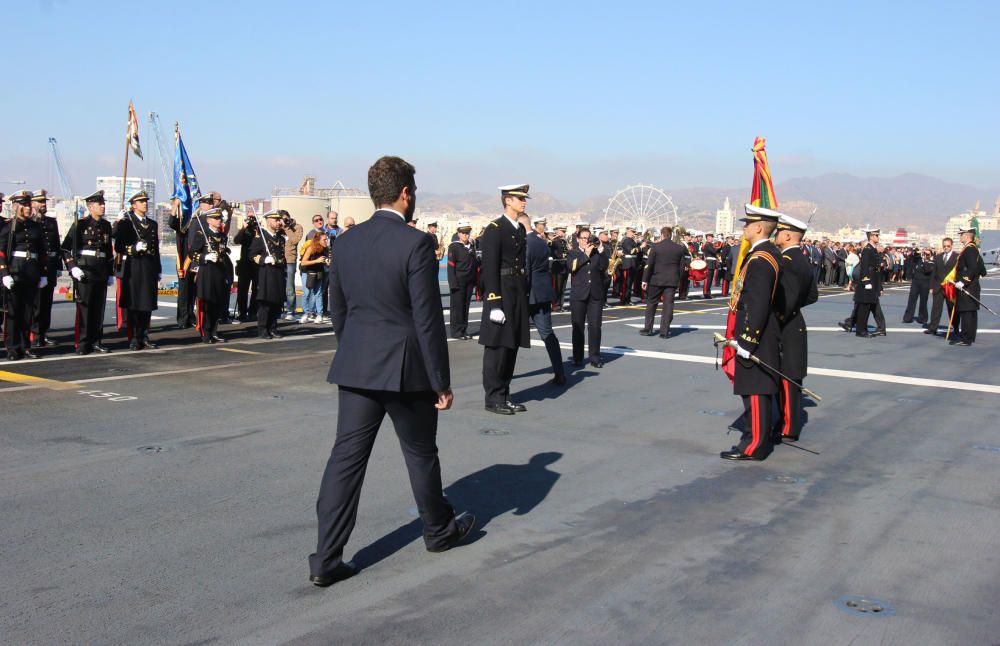 Jura de bandera civil en el portaviones Juan Carlo