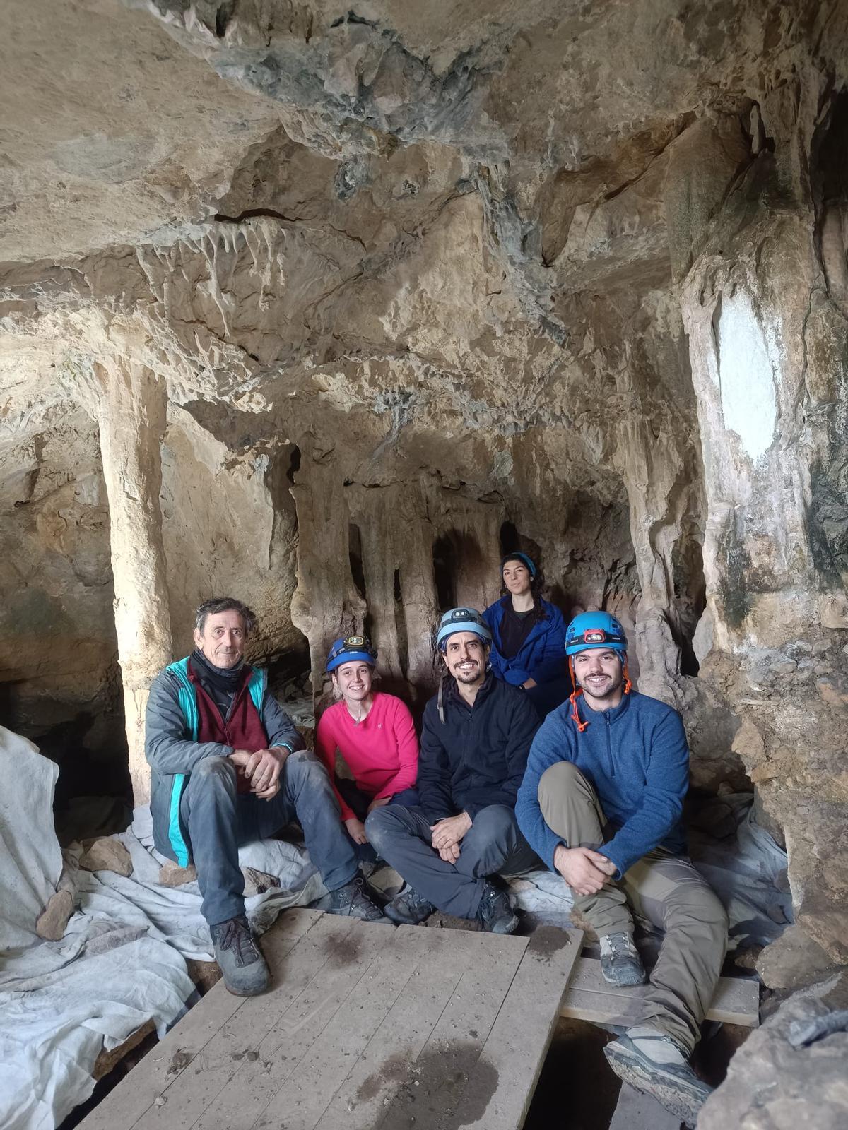 Los trabajos se están llevando a cabo gracias a una colaboración entre el Ayuntamiento de Alcalà de Xivert, el Servicio de Investigaciones Arqueológicas y Prehistóricas de la Diputación y del Laboratorio de Arqueología Prehistórica de la UJI.