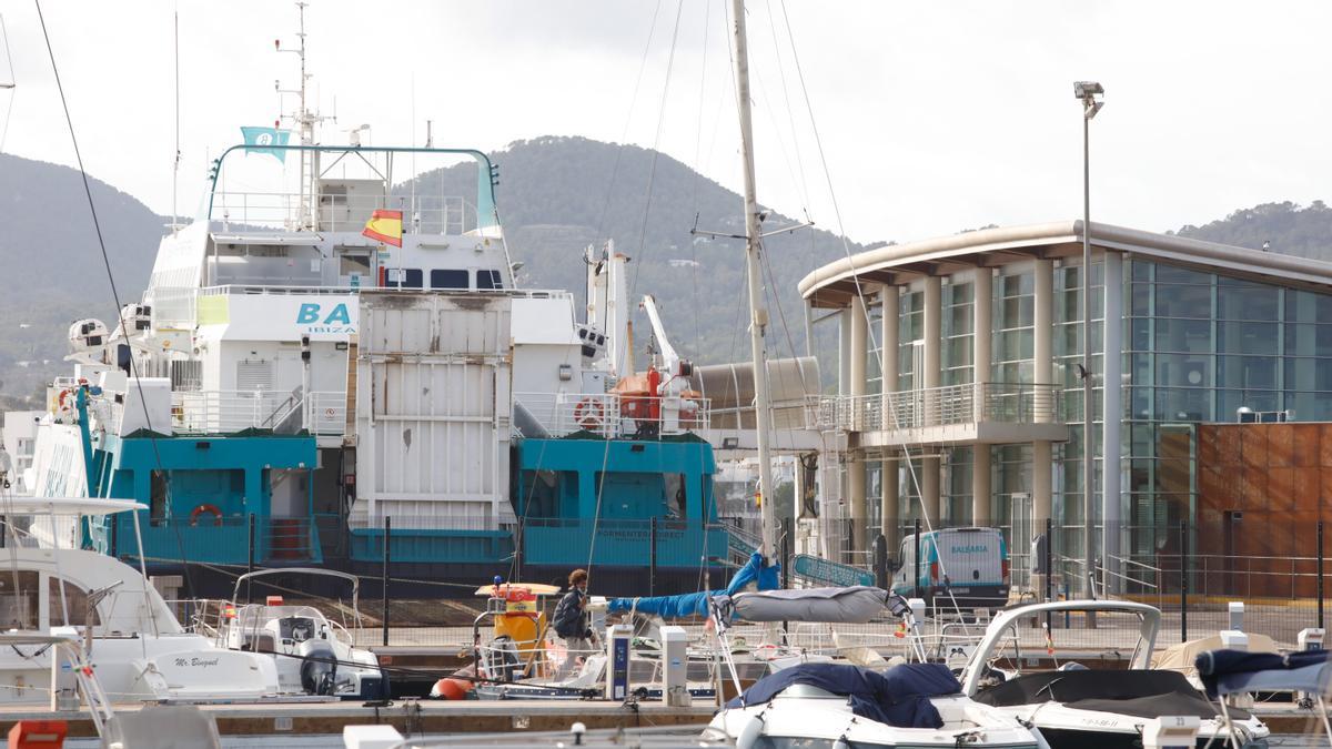 Detalle del puerto de Sant Antoni.