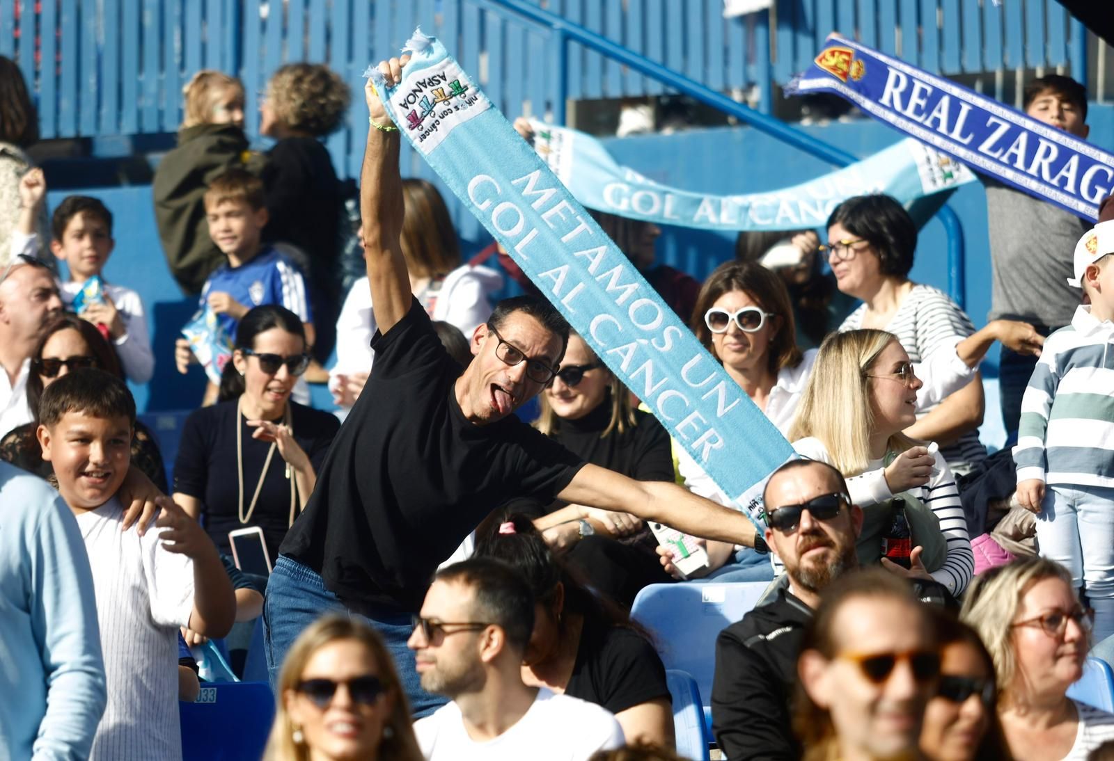 En imágenes | Zaragoza le mete un gol al cáncer de la mano de Aspanoa