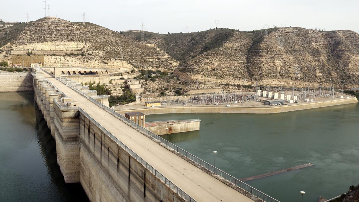 La presa del pantà de Mequinensa i la central hidroelèctrica d&#039;Endesa