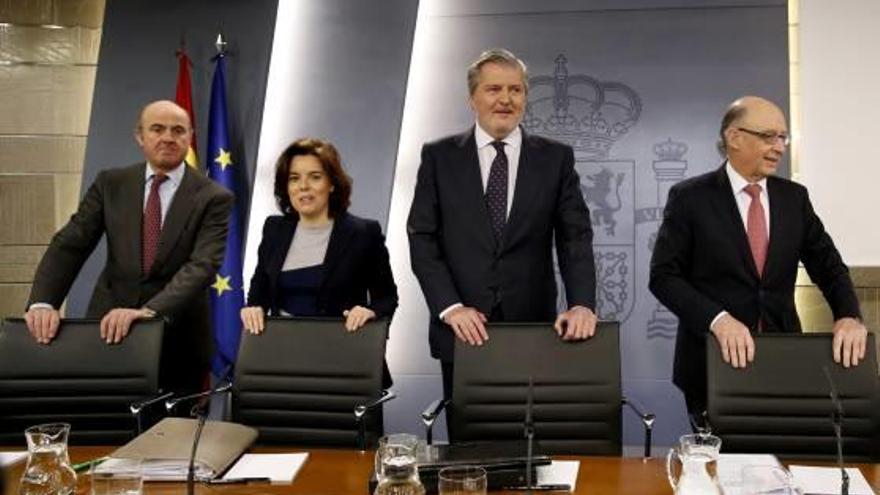 De Guindos (Economia), Santamaría (vicepresidenta), Méndez (Cultura) i Montoro (Hisenda) a Madrid.