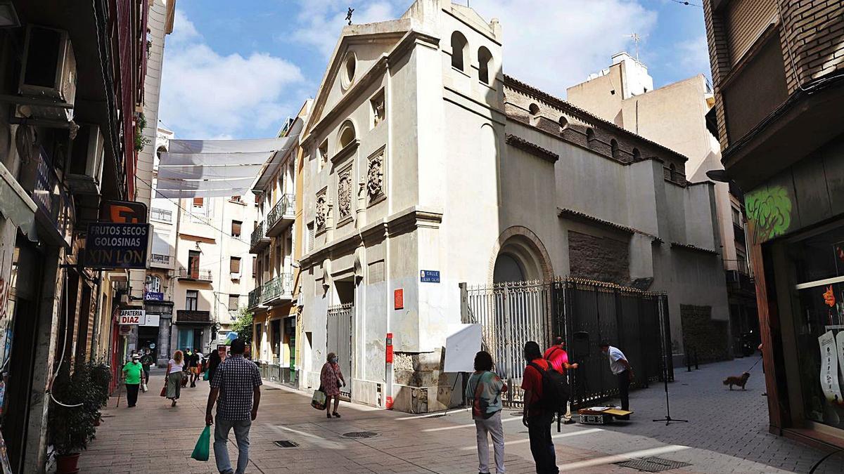 La ermita se ubica en la esquina entre la calle del Pilar y la calle Julián Calvo. | JUAN CARLOS CAVAL