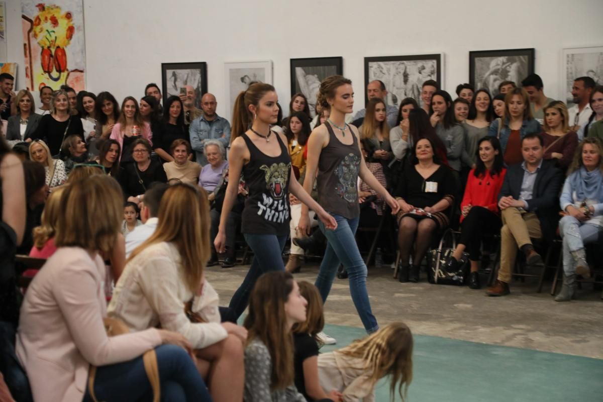 Desfile solidario en La Bohemia