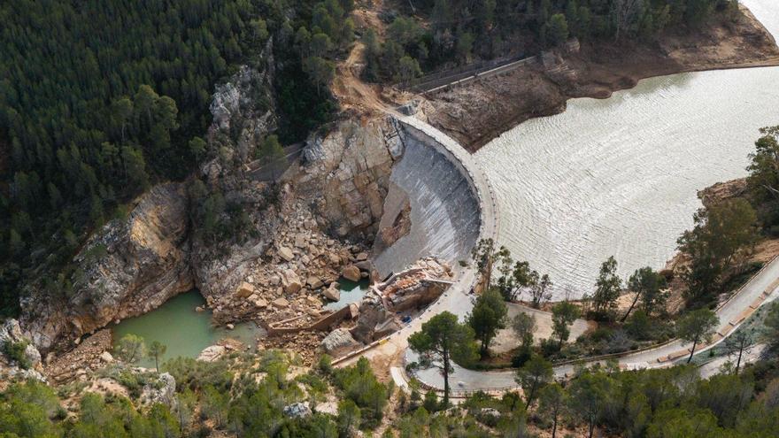 El pantano de Buseo alcanza el 50 % de su capacidad y sigue su desembalse