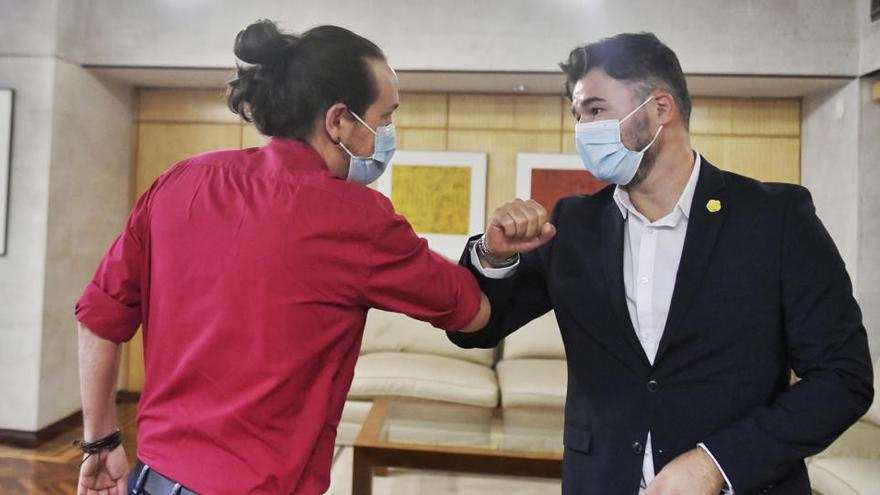 Pablo Iglesias i Gabriel Rufián se saluden en la trobada d&#039;aquest dimecres |